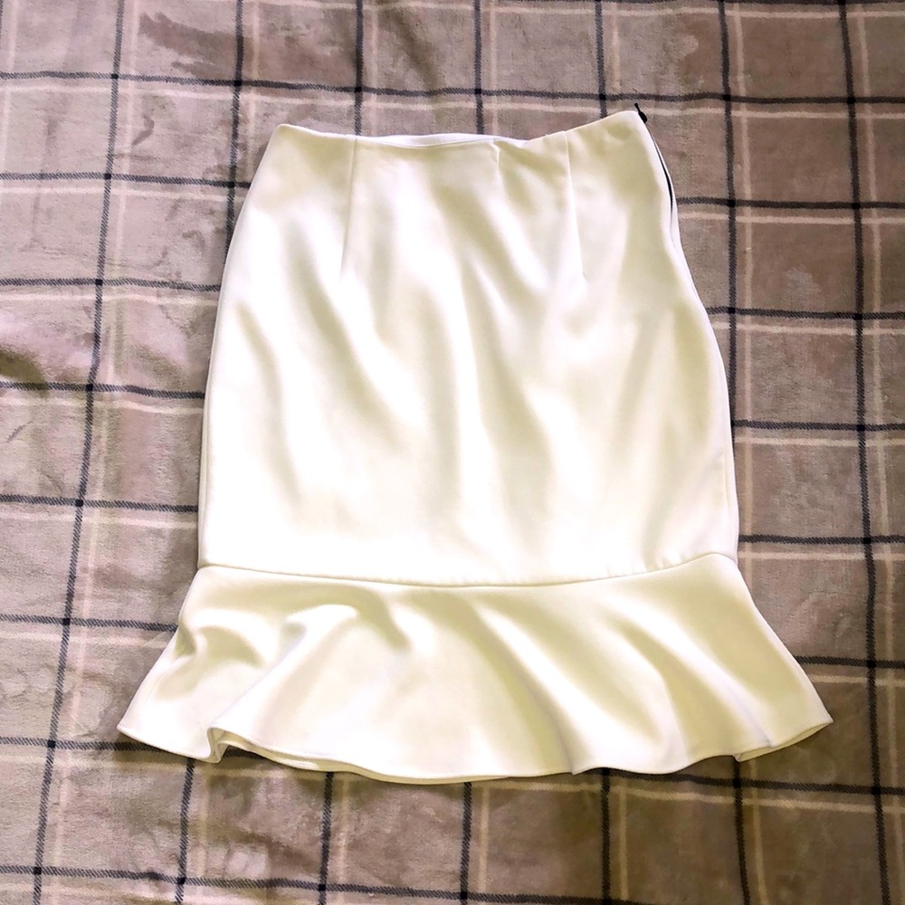 Ellen Tracy ruffle hem skirt